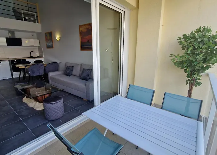 Appartement T2 Avec Balcon, Parking Privee A 2Min De La Plage, Rue Pietonne