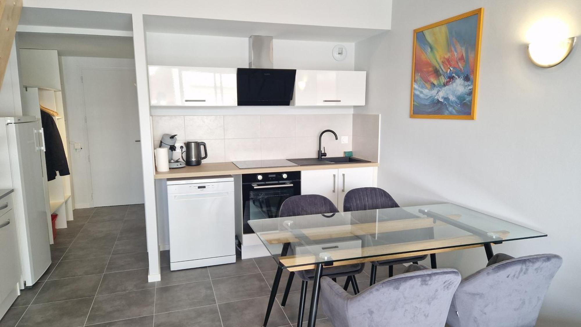 Appartement T2 Avec Balcon, Parking Privee A 2min De La Plage, Rue Pietonne